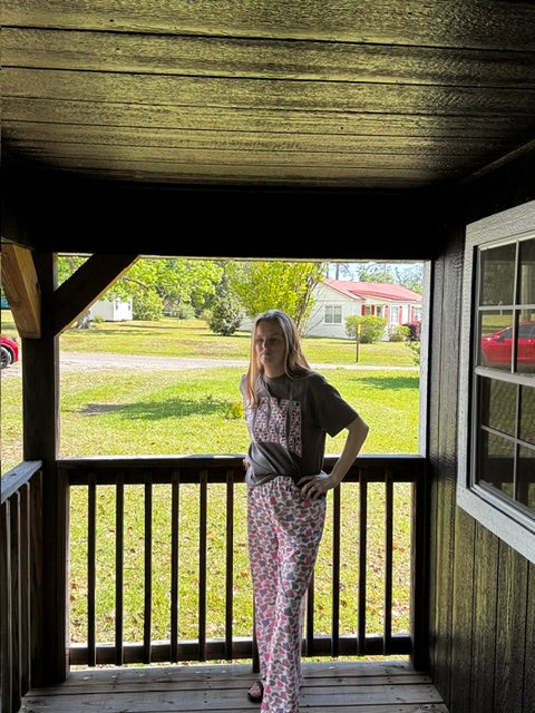 Harlow MAMA matching set back view - camo print pants - Pink Willow
